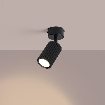Plafonnier Oslo 1 Spot Orientable en Aluminium Cannelé Noire, lumière allumée