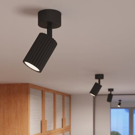 Plafonnier Oslo 1 Spot Orientable en Aluminium Cannelé Noire, mise en situation 3