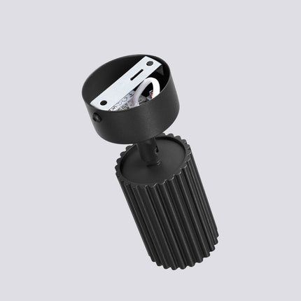 Plafonnier Oslo 1 Spot Orientable en Aluminium Cannelé Noire, détail de la finition