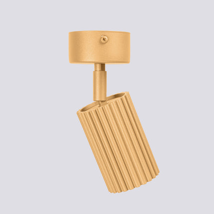 Plafonnier Oslo 1 Spot Orientable en Aluminium Cannelé Or, packshot de trois quarts