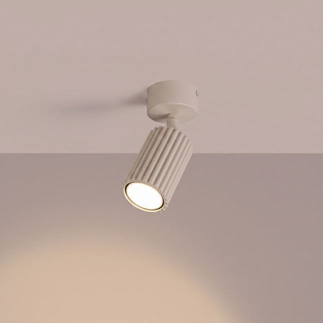 Plafonnier Oslo 1 Spot Orientable en Aluminium Cannelé Taupe, lumière allumée
