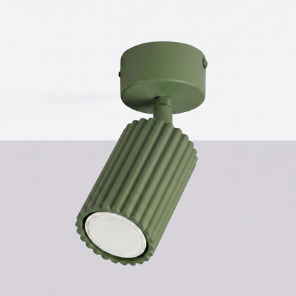 Plafonnier Oslo 1 Spot Orientable en Aluminium Cannelé Vert Olive, vue en situation