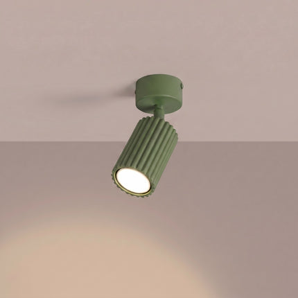 Plafonnier Oslo 1 Spot Orientable en Aluminium Cannelé Vert Olive, lumière allumée