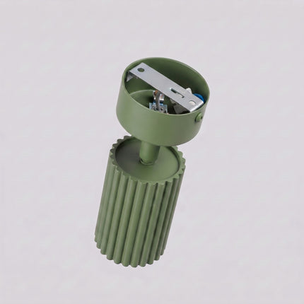 Plafonnier Oslo 1 Spot Orientable en Aluminium Cannelé Vert Olive, détail de la finition
