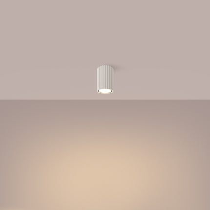 Plafonnier Oslo 10 beige en aluminium strié, luminaire compact pour plafond au style bohème et chaleureux