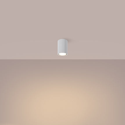 Plafonnier Oslo 10 blanc en aluminium strié, luminaire compact pour plafond au style scandinave et épuré