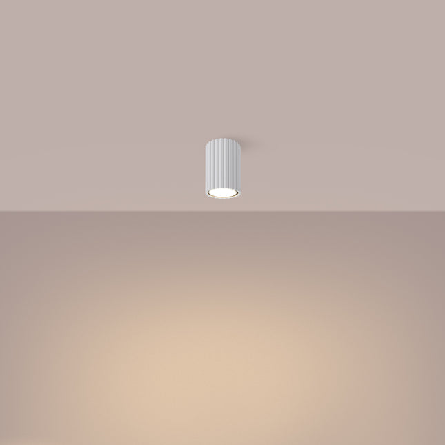 Plafonnier Oslo 10 blanc en aluminium strié, luminaire compact pour plafond au style scandinave et épuré