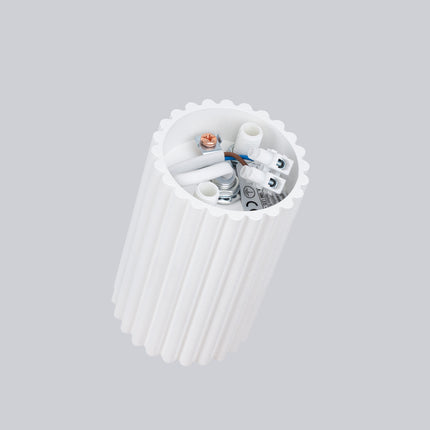 Plafonnier Oslo 10 blanc en aluminium strié, luminaire compact pour plafond au style scandinave et épuré