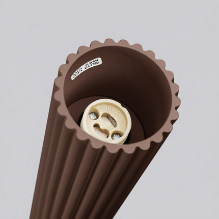 Plafonnier Oslo 10 Brun Chocolat en Aluminium Nervuré, détail de la finition