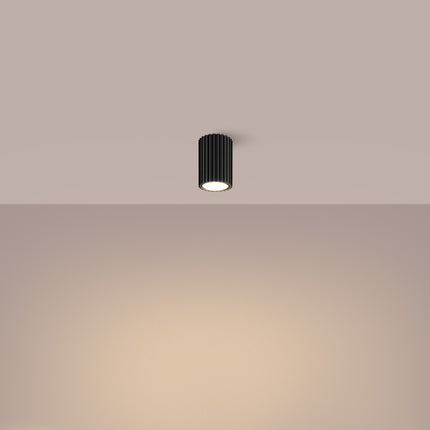 Plafonnier Oslo 10 noir en aluminium strié mat, luminaire compact au style graphique pour plafond