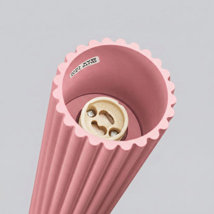 Plafonnier Oslo 10 Rose Poudré en Aluminium Nervuré, détail de la finition