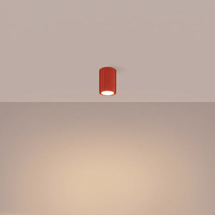 Plafonnier Oslo 10 Rouge Vif en Aluminium Nervuré, lumière allumée