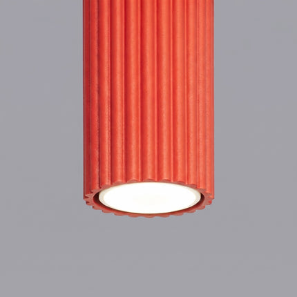 Plafonnier Oslo 10 Rouge Vif en Aluminium Nervuré, packshot de trois quarts