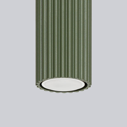 Plafonnier Oslo 10 vert olive en aluminium strié, luminaire compact pour plafond au style naturel et organique