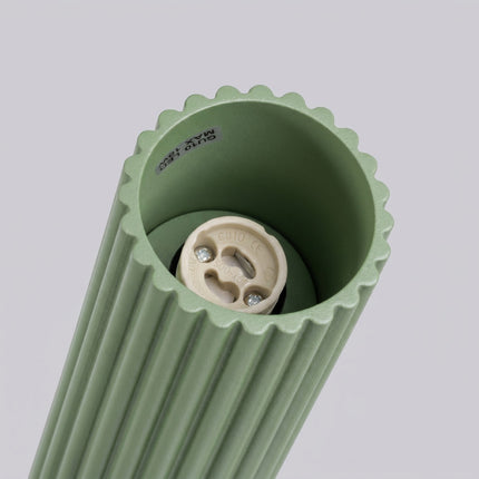 Plafonnier Oslo 10 Vert Sauge en Aluminium Nervuré, détail de la finition