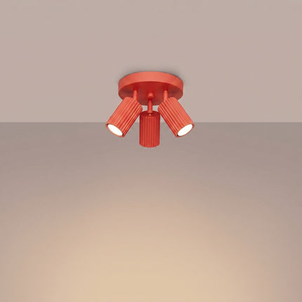 Plafonnier Oslo 3 Spots Orientables Aluminium Rouge Vif, lumière allumée