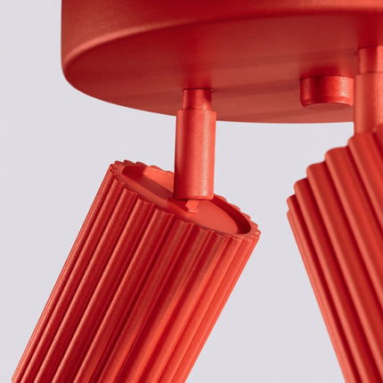 Plafonnier Oslo 3 Spots Orientables Aluminium Rouge Vif, détail de la finition