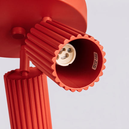 Plafonnier Oslo 3 Spots Orientables Aluminium Rouge Vif, détail de la fixation