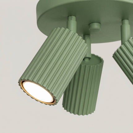 Plafonnier Oslo 3 Spots Orientables Aluminium Vert Sauge, packshot de trois quarts