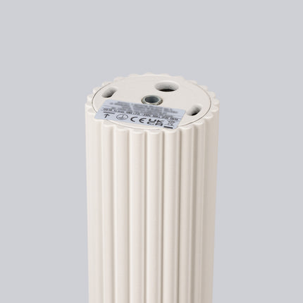 Détail du spot GU10 orienté vers le bas sur le plafonnier Oslo 30 beige