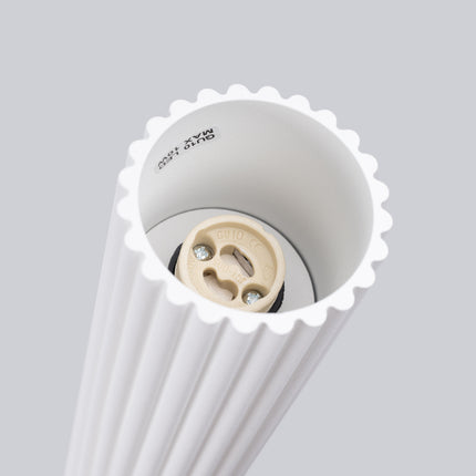 Plafonnier Oslo 30 blanc en situation, lumière ciblée diffusée dans la pièce