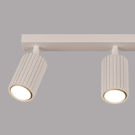 Deux spots allumés du plafonnier Oslo 3L beige, lumière GU10 douce et dirigée