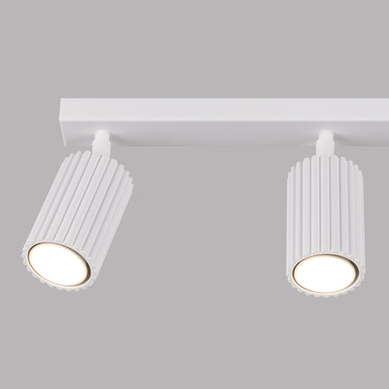 Deux spots allumés du plafonnier Oslo 3L blanc, lumière GU10 douce et dirigée