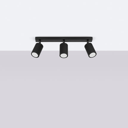 Plafonnier Oslo 3L noir suspendu au plafond dans un salon lumineux, ambiance scandinave