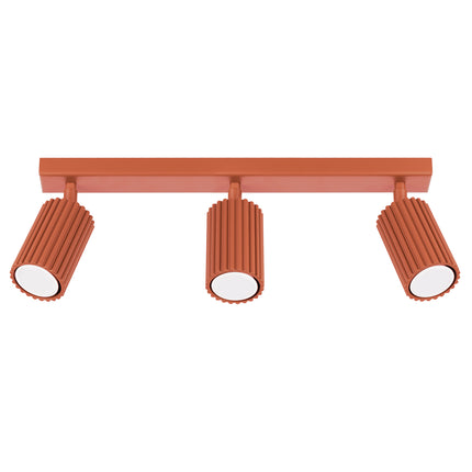 Plafonnier Oslo 3L rouge ocre en aluminium, packshot fond blanc, trois spots orientables GU10