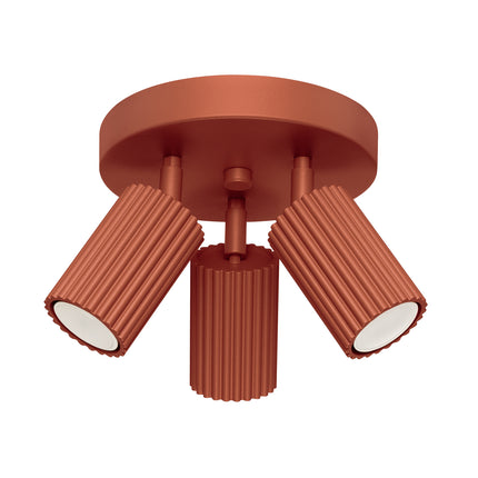 Plafonnier Oslo 3 spots orientables aluminium Rouge Ocre, vue de face sur fond blanc