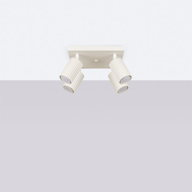 Plafonnier Oslo 4 beige, vue en angle montrant l'orientation des quatre têtes cylindriques