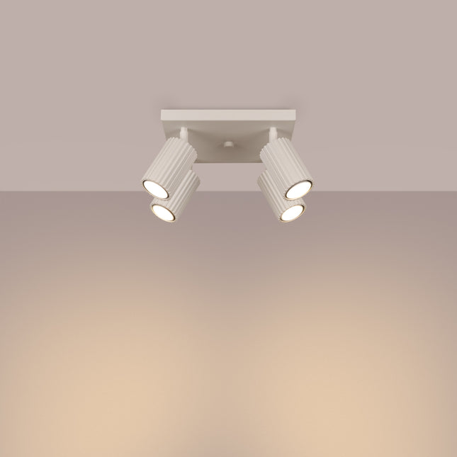 Plafonnier Oslo 4 beige vu de profil, plaque de fixation carrée et bras orientables