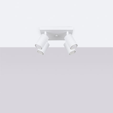 Plafonnier Oslo 4 blanc, vue en angle montrant l'orientation des quatre têtes cylindriques