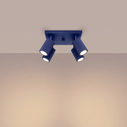 Plafonnier Oslo 4 spots orientables carré bleu outremer, lumière allumée