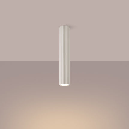 Plafonnier Oslo 40 beige en aluminium cannelé, luminaire de plafond minimaliste, en situation dans un couloir