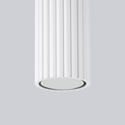 Plafonnier Oslo 40 blanc en aluminium cannelé, luminaire de plafond design scandinave, allumé, lumière projetée