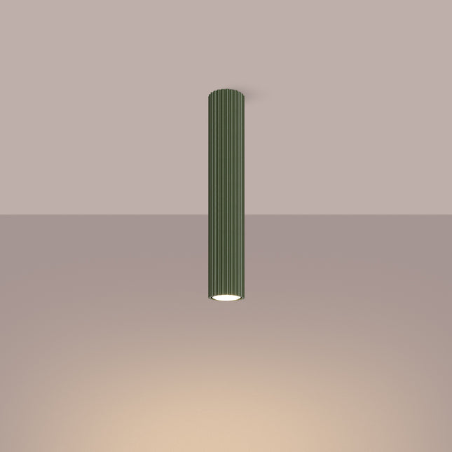 Plafonnier Oslo 40 vert olive en aluminium cannelé, luminaire de plafond nature, en situation dans un couloir