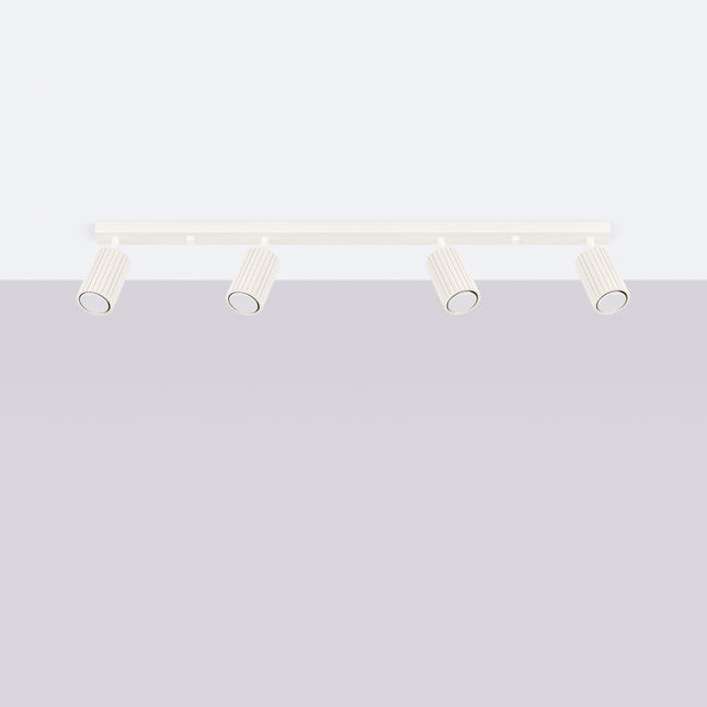 Plafonnier Oslo 4L beige fixé au plafond, éclairage GU10 orientable pour une pièce lumineuse et minimaliste.