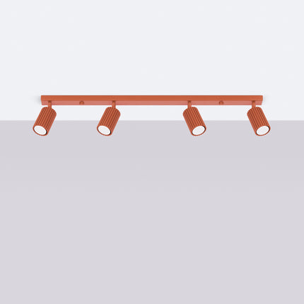 Plafonnier Oslo 4L rouge ocre fixé au plafond, éclairage GU10 orientable pour une pièce lumineuse et minimaliste.