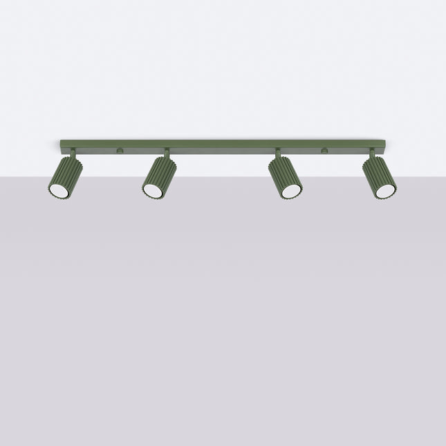 Plafonnier Oslo 4L vert fixé au plafond, éclairage GU10 orientable pour une pièce lumineuse et minimaliste.