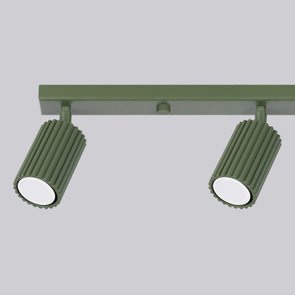 Gros plan sur le culot GU10 du plafonnier Oslo 4L vert, ampoule LED max 10W non incluse.