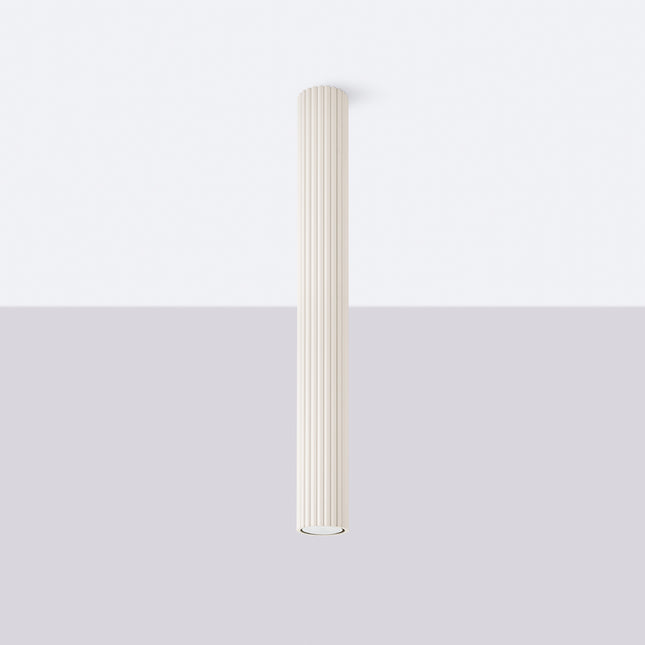 Plafonnier Oslo 60 beige fixé au plafond, silhouette verticale cannelée beige dans un intérieur