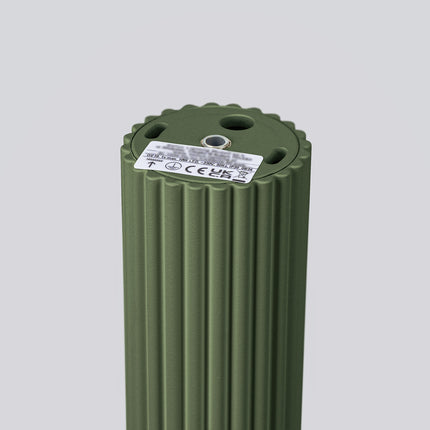 Base du plafonnier Oslo 60 vert olive éclairée, lumière GU10 diffusée vers le bas