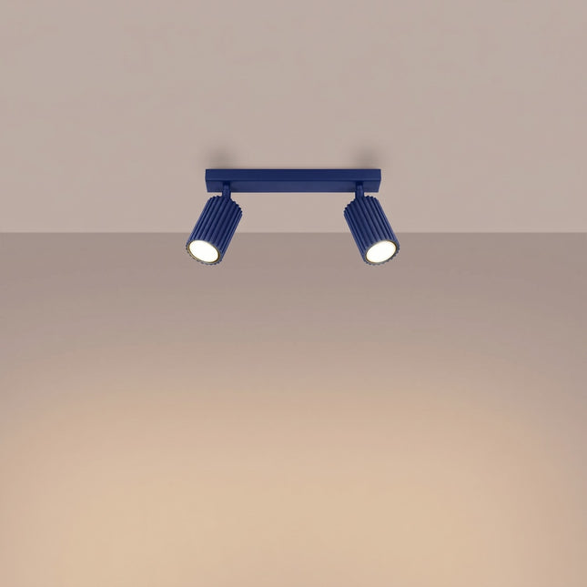 Plafonnier Oslo barre 2 spots orientables 30 cm bleu outremer, lumière allumée