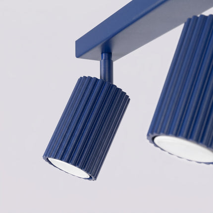 Plafonnier Oslo barre 2 spots orientables 30 cm bleu outremer, détail des cannelures