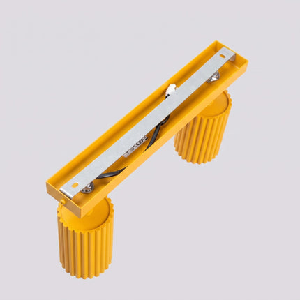 Plafonnier Oslo barre 2 spots orientables 30 cm jaune ambré, vue de détail