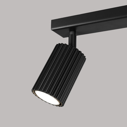 Plafonnier Oslo barre 2 spots orientables 30 cm noir, vue sur fond coloré