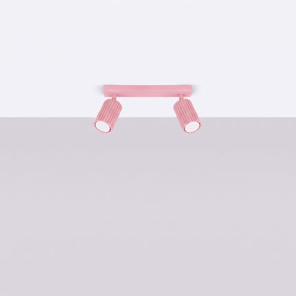 Plafonnier Oslo barre 2 spots orientables 30 cm rose poudré, vue en situation sur fond clair