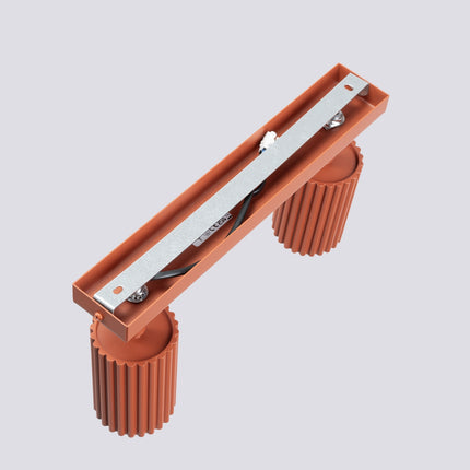 Plafonnier Oslo barre 2 spots orientables 30 cm rouge ocre, vue de détail