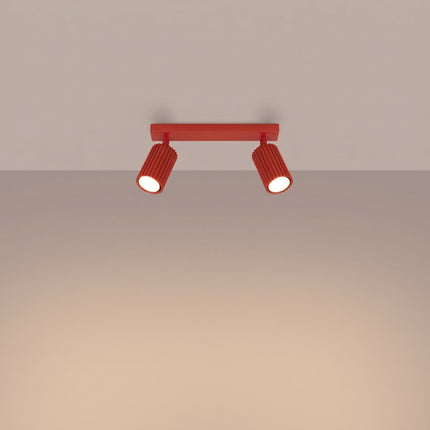 Plafonnier Oslo barre 2 spots orientables 30 cm rouge vif, lumière allumée